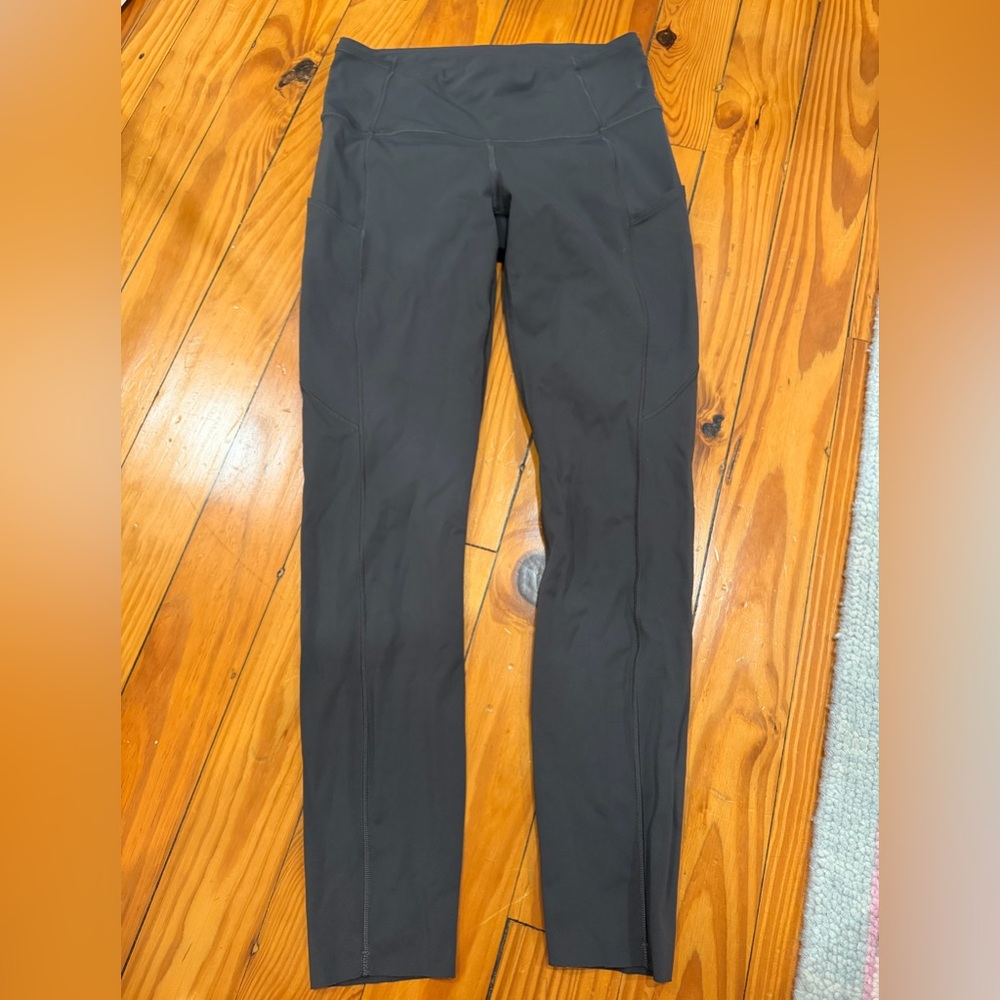 Women’s grey size 6 23inch Lululemon leggings, worn once